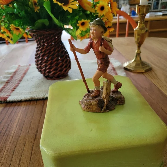 Franklin Mint Children of the World Figurines - Picture 10 of 12